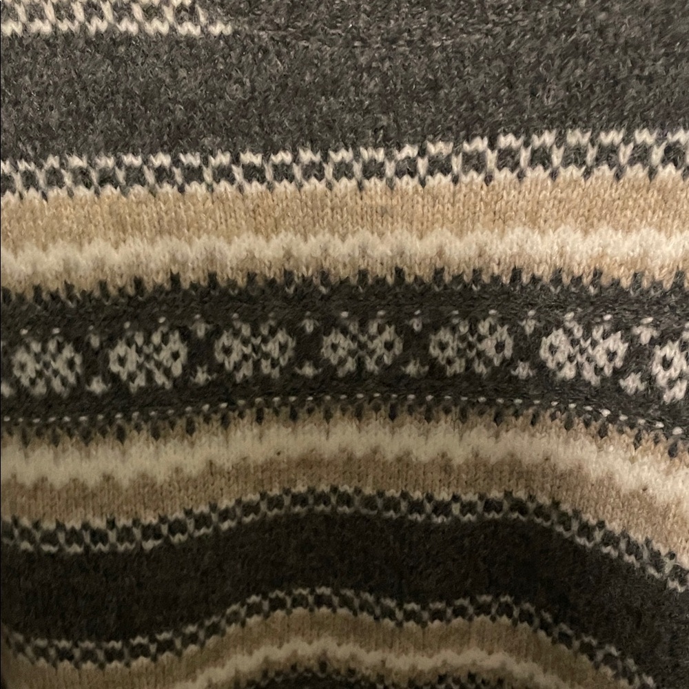 Croft & Barrow Women's Gray and Cream Patterned Crewneck Sweater - Picture 3 of 6
